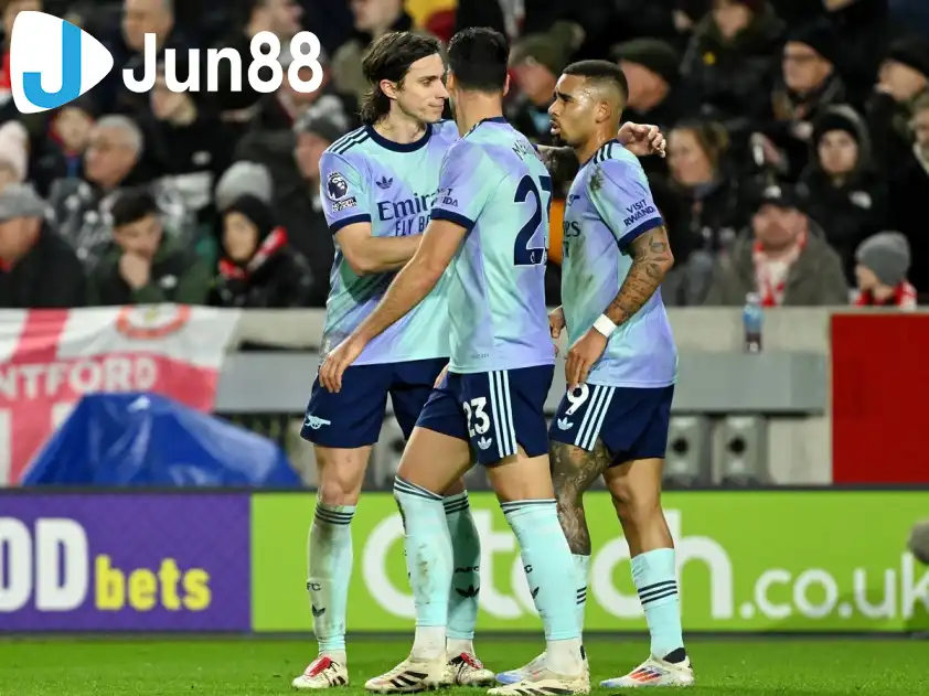 Trận derby London giữa Arsenal và Brentford (Ảnh: Eurosport) Trận derby London giữa Arsenal và Brentford (Ảnh: Eurosport)